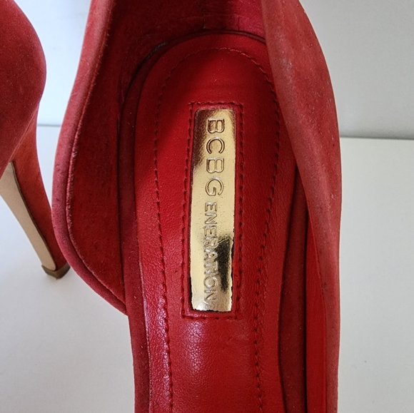 BCBG Women's Red Suede Point Toe Pumps, size 5 - Picture 2 of 6